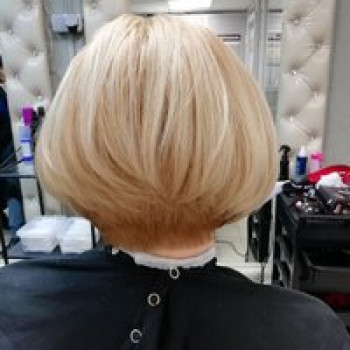 Выведение волос из темного цвета в блонд