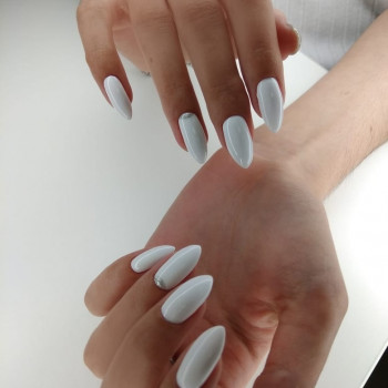 Manicure with monochromatic gel polish